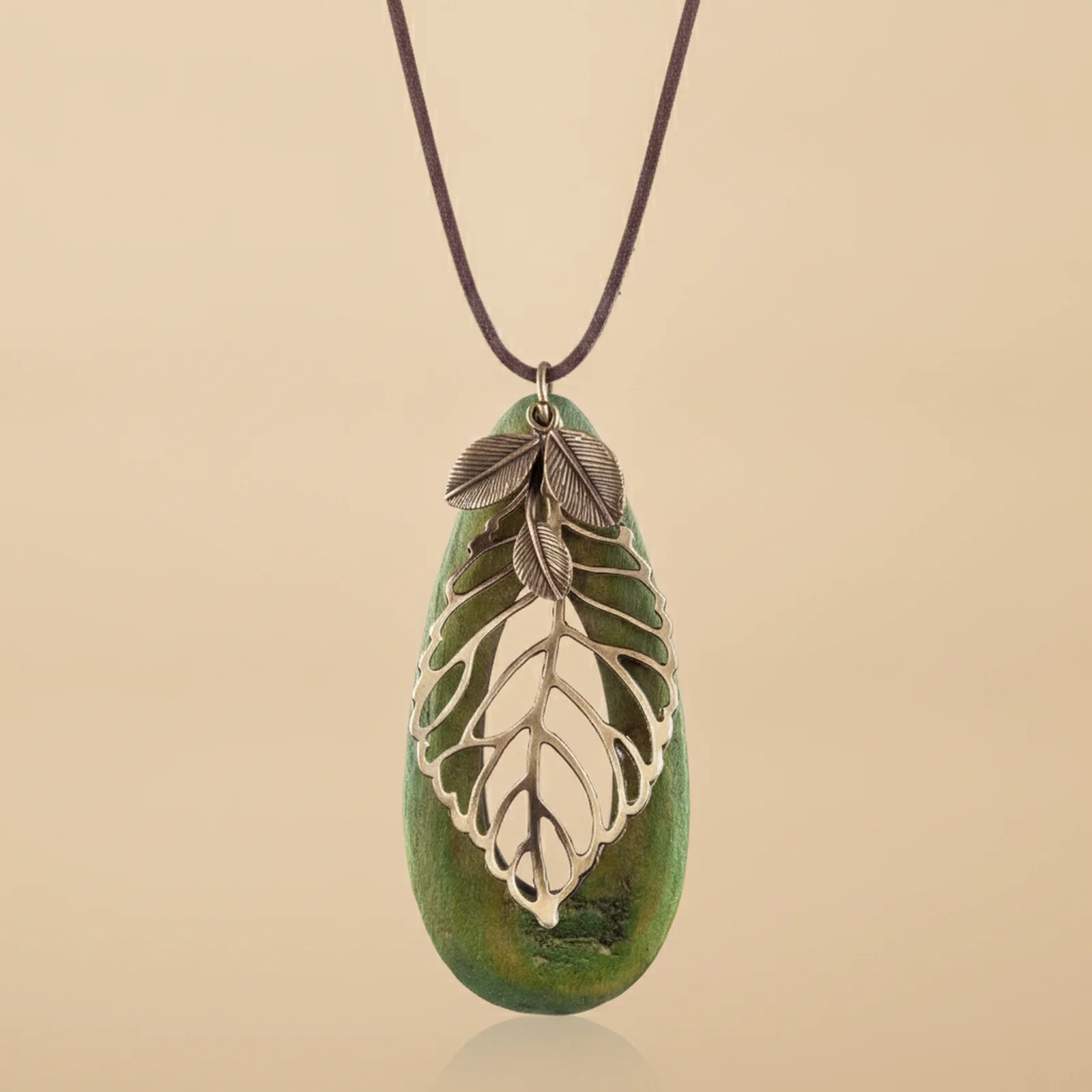 [CO000032] Colier Green Leaf, din Lemn și Metal, cu Șnur de Piele